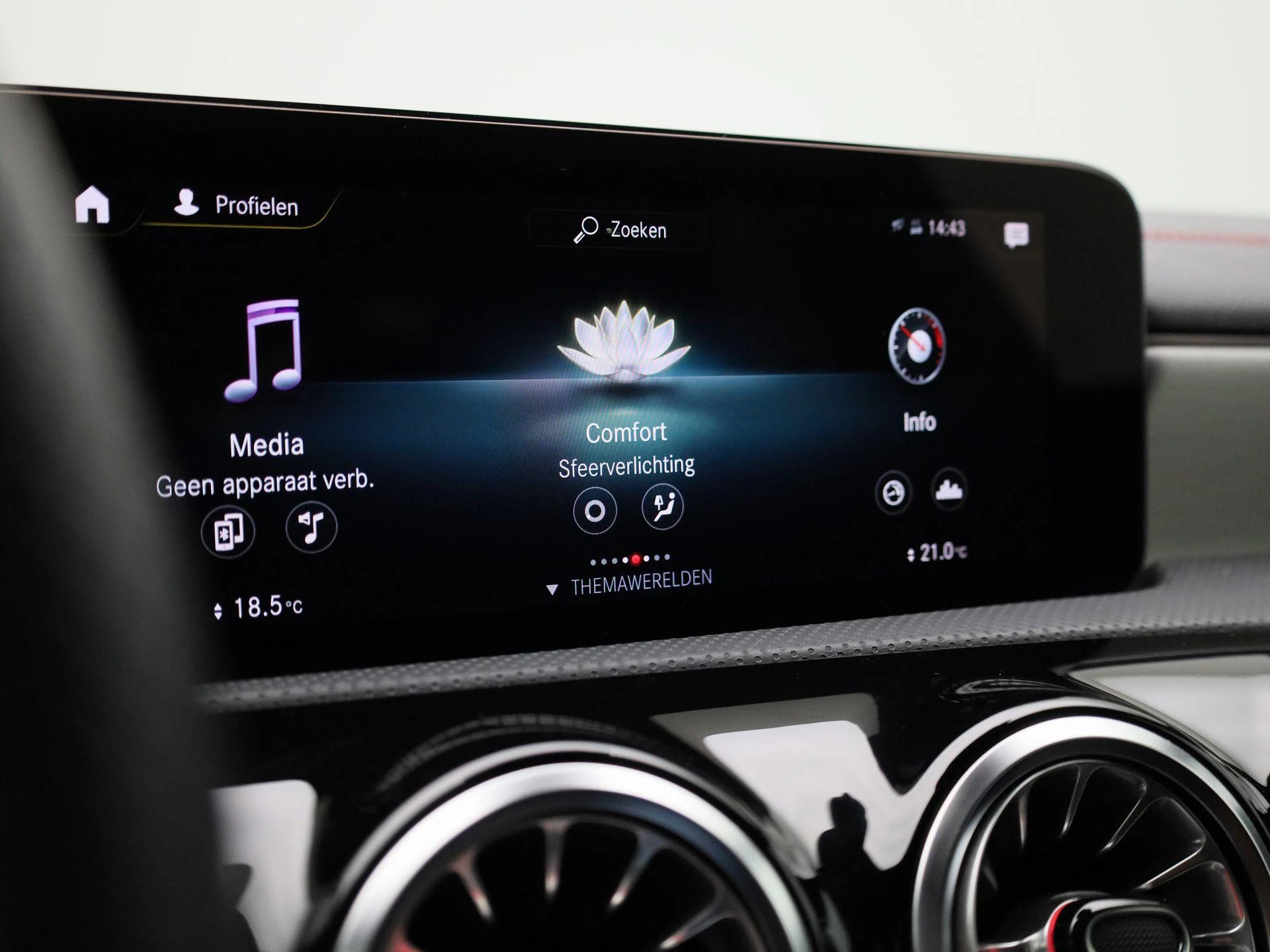 Mercedes-Benz-CLA-image-16