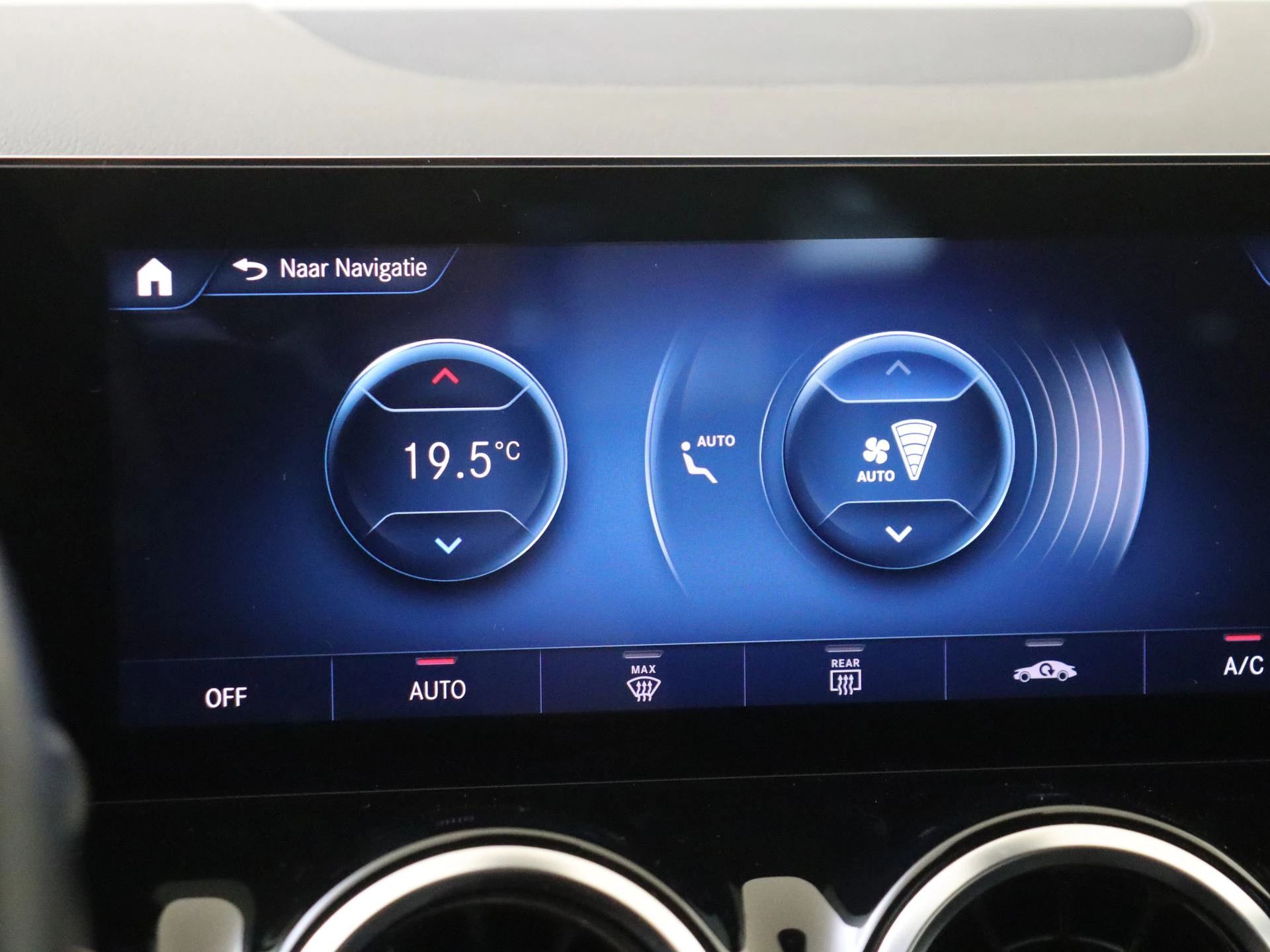 Mercedes-Benz-B-Klasse-image-17