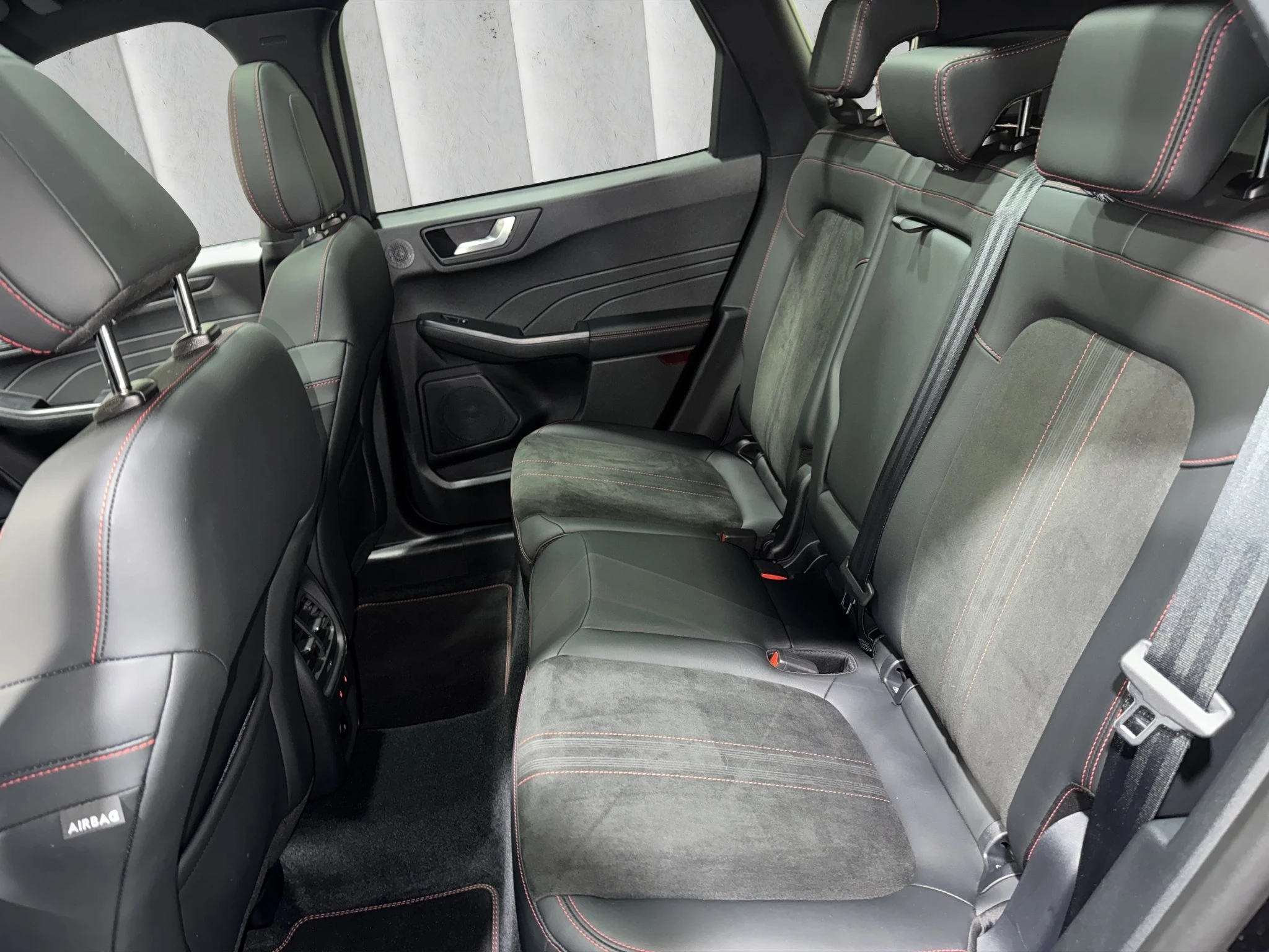 Ford Kuga ST-Line X Aut.*PANO*AHK*360GRAD*LED-MATRIX*NAVI*GRA*WINTER-PKT..