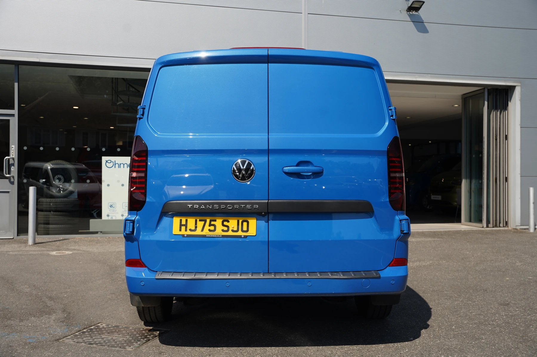 Volkswagen-Transporter-image-11