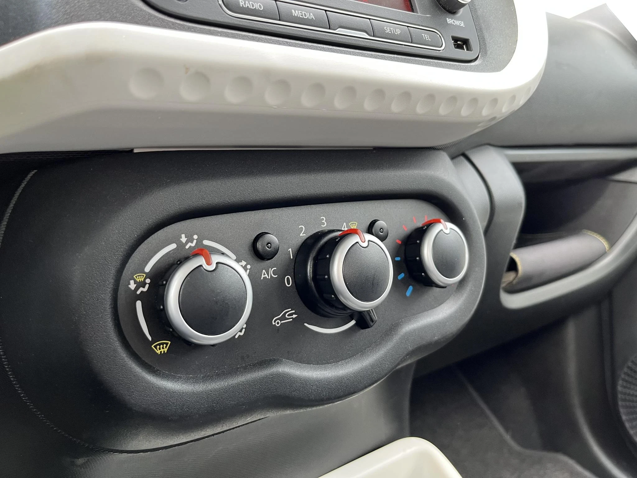Renault-Twingo-image-21