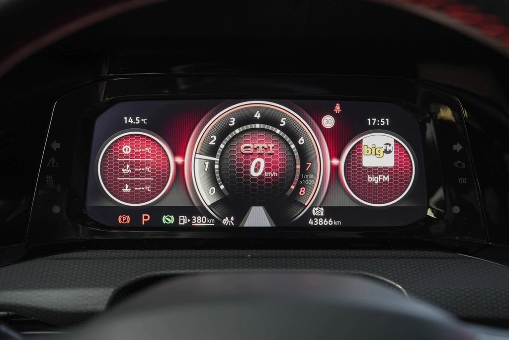 Volkswagen Golf VIII GTI 2,0 TSI DSG,ALU 19",LED,Kamera,AHK ACC,DCC,Lenkrad-/Sitzheizung,Apple Car Pla
