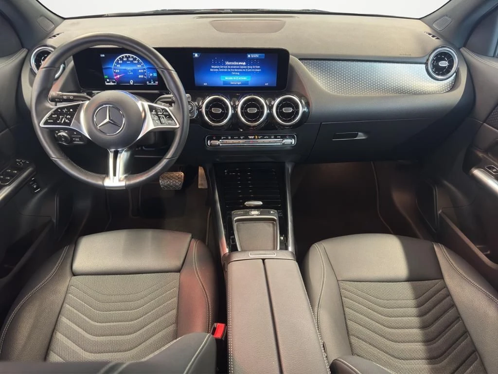 Mercedes-Benz-GLA 200 d-image-17