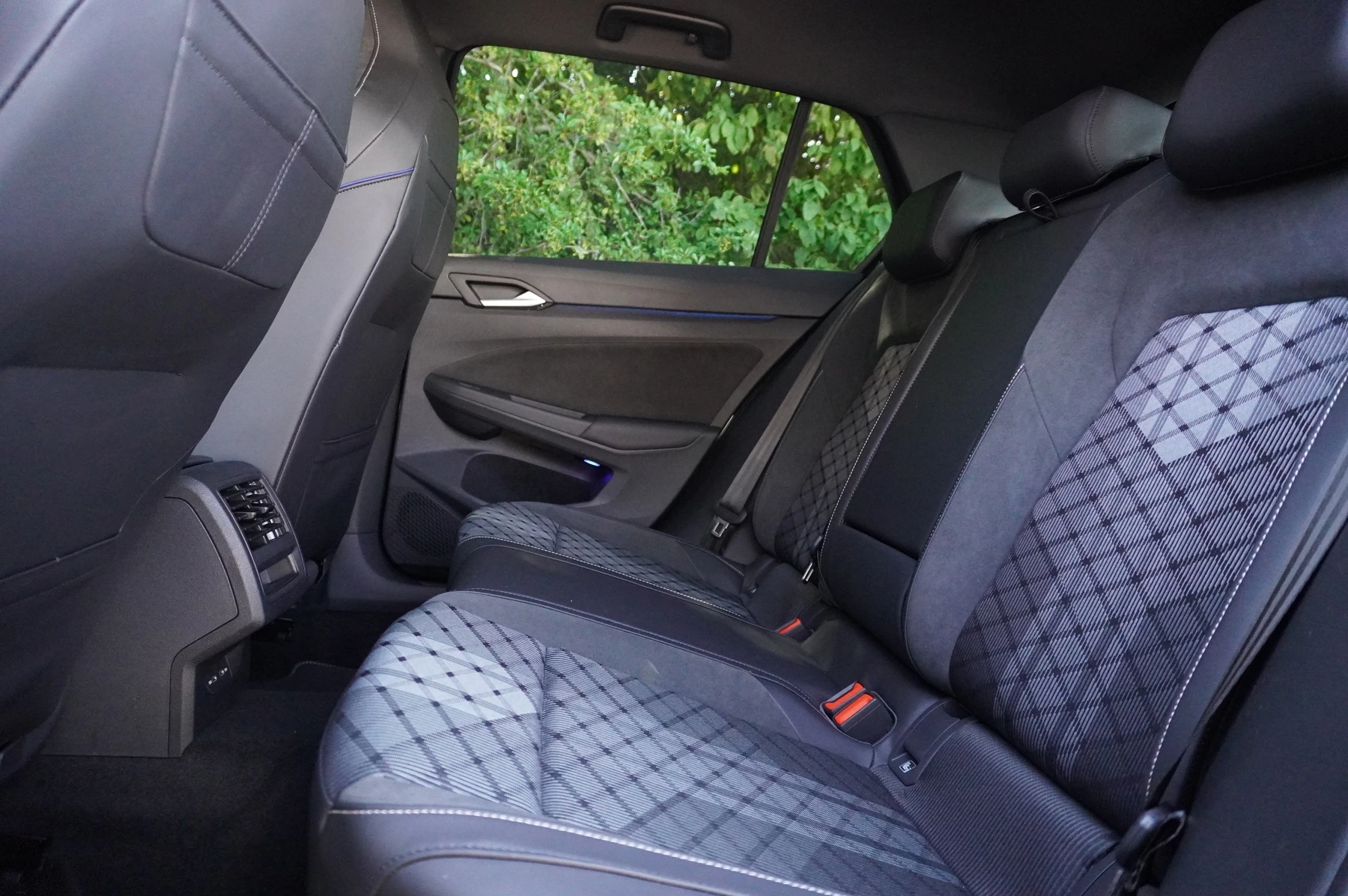 Volkswagen-Golf-image-10