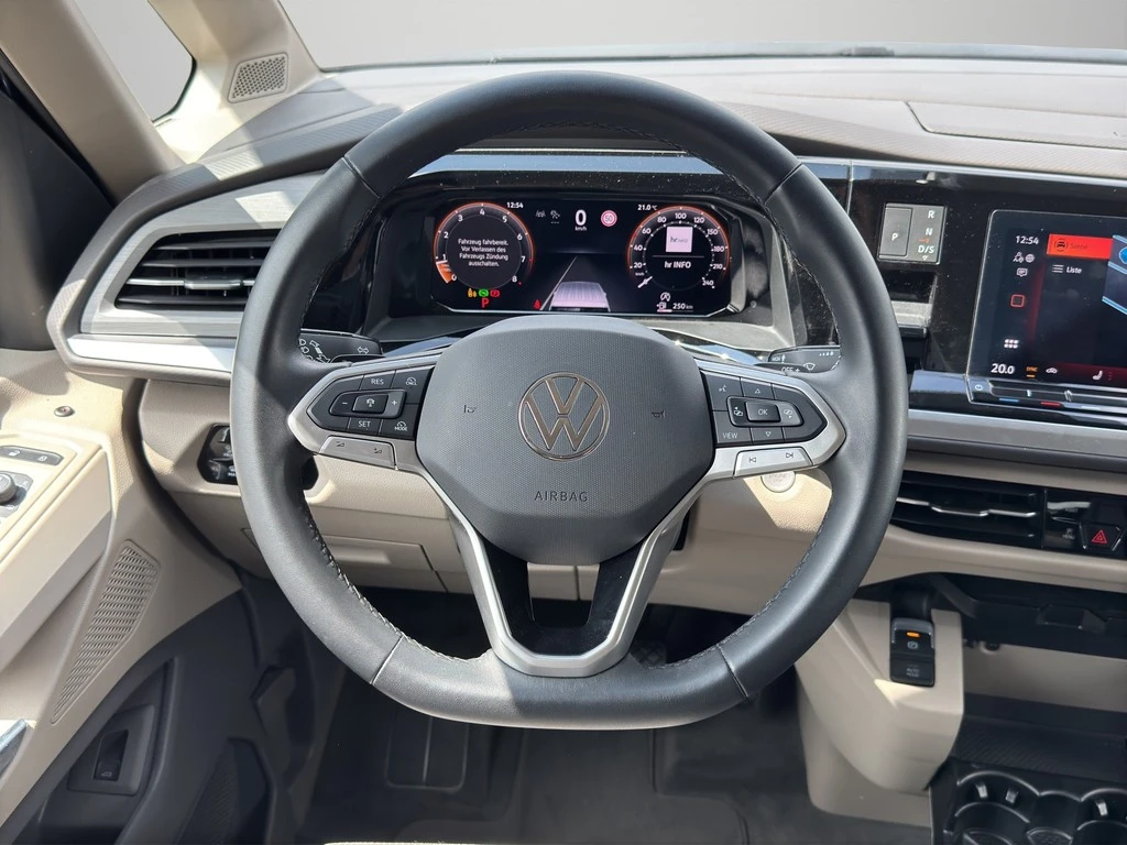 Volkswagen-Multivan-image-8