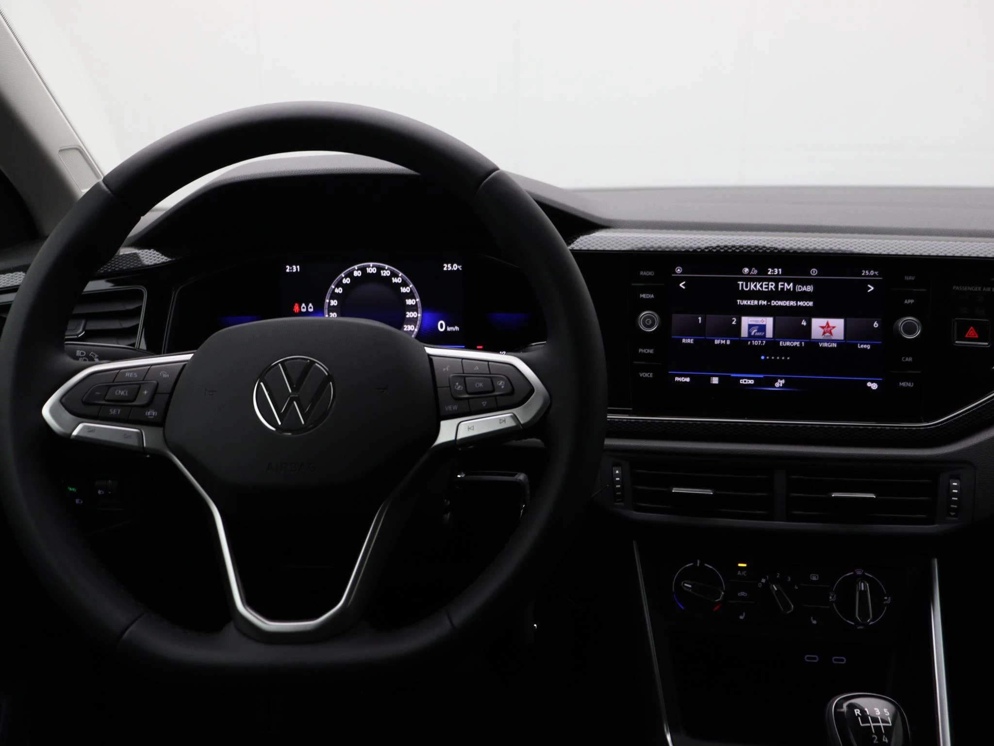 Volkswagen-Polo-image-6
