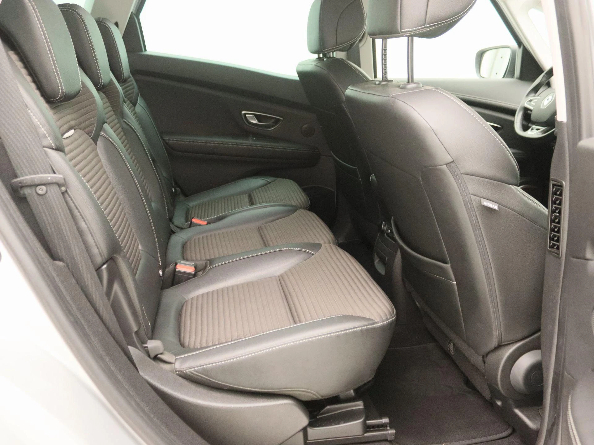 Renault Scénic TCe 140 EDC Automaat Bose