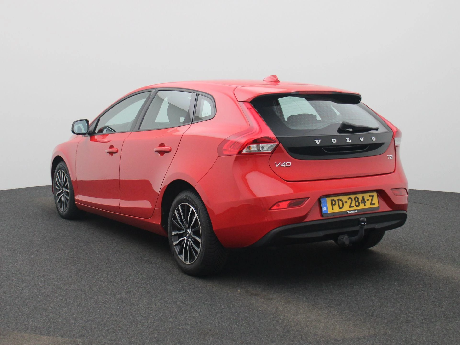 Volvo-V40-image-1