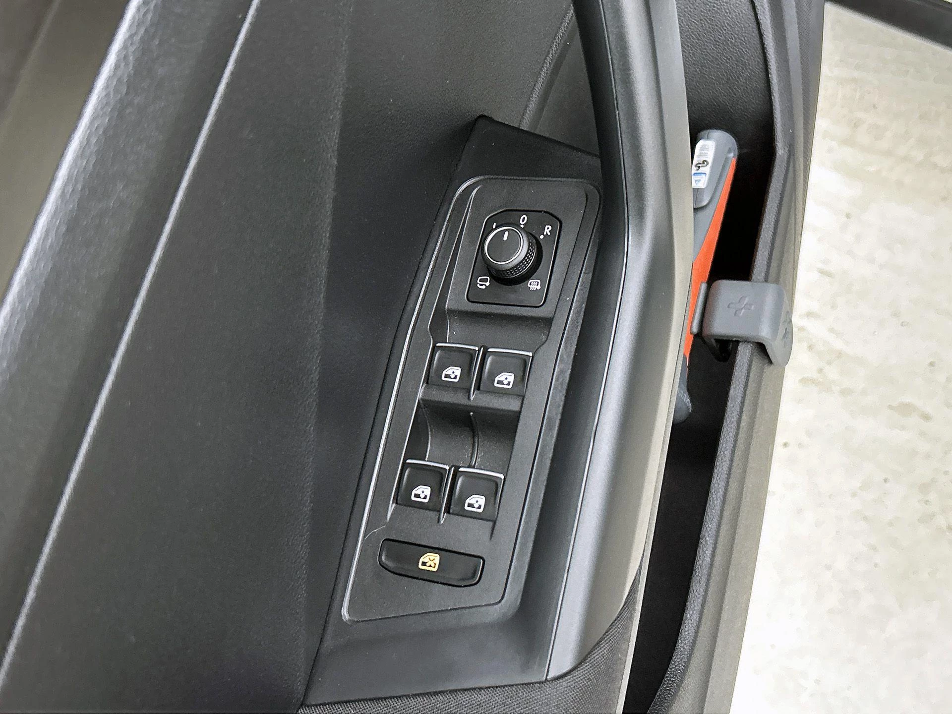 Volkswagen-T-Roc-image-29