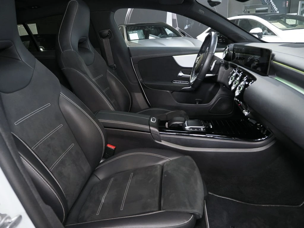 Mercedes-Benz-CLA 180-image-11