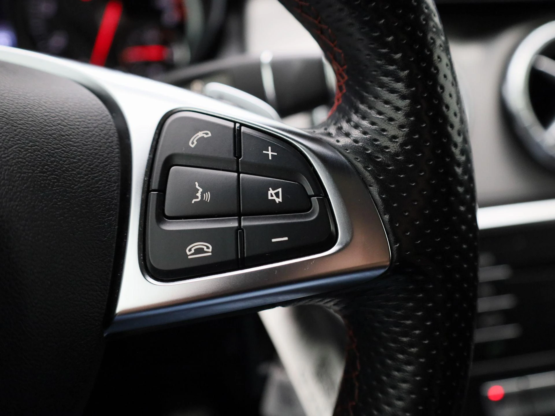 Mercedes-Benz-CLA-image-16