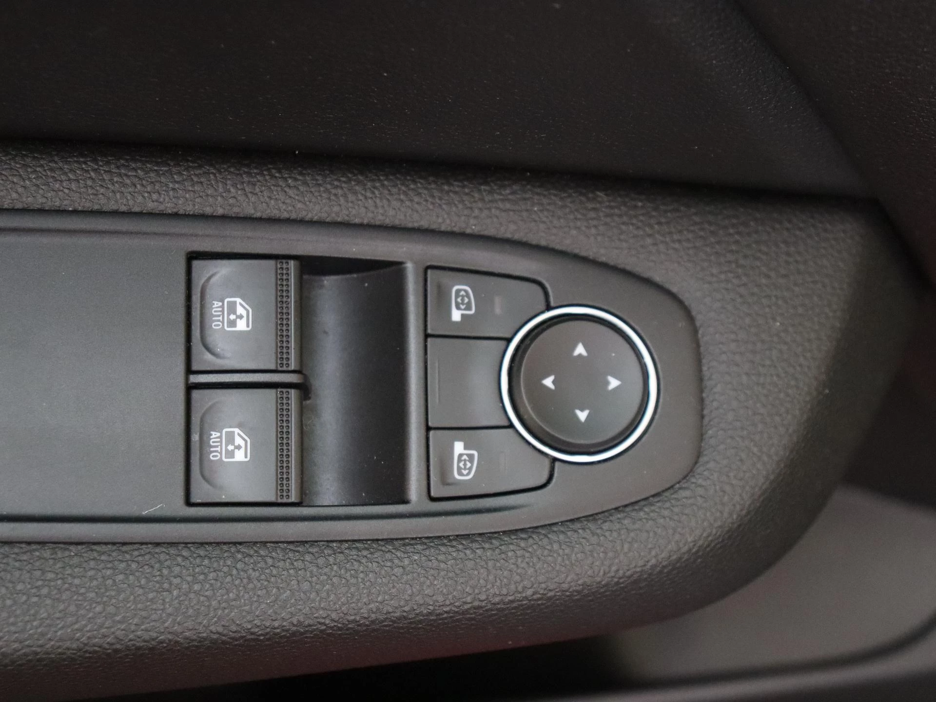 Renault-Clio-image-25