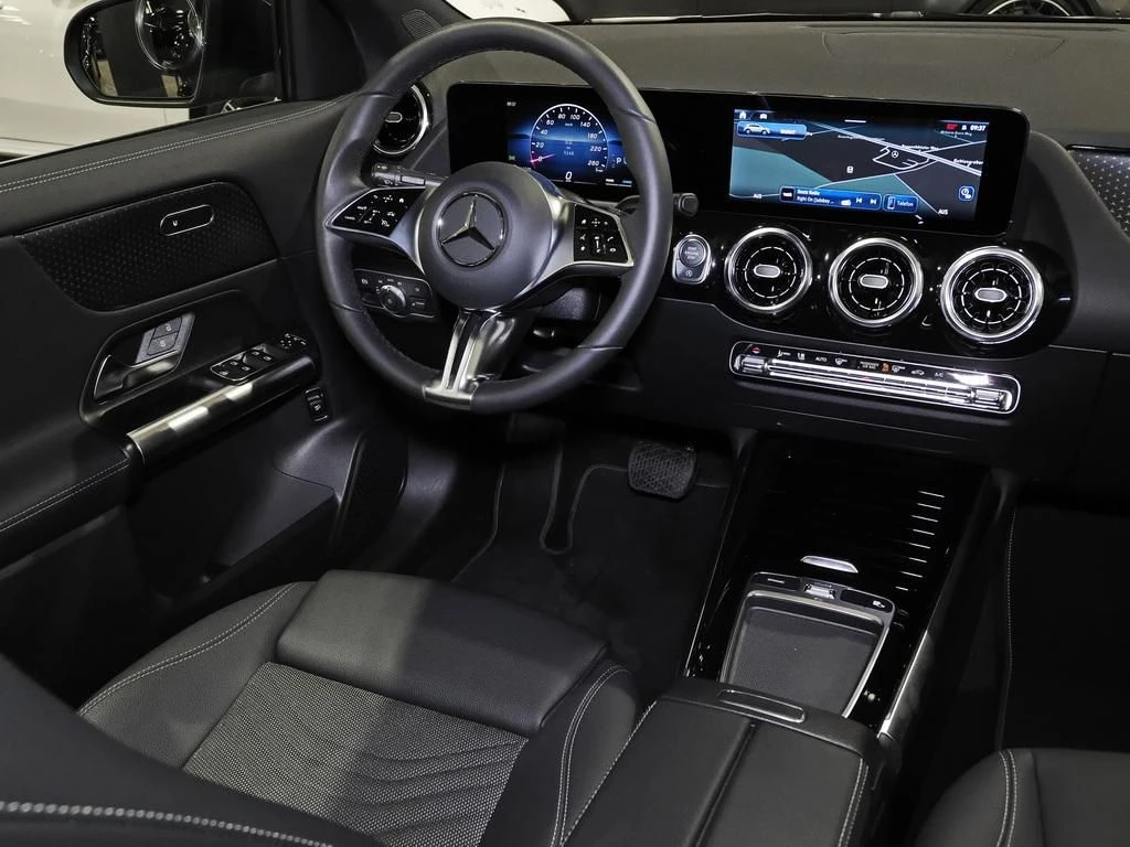 Mercedes-Benz-GLA 200-image-10