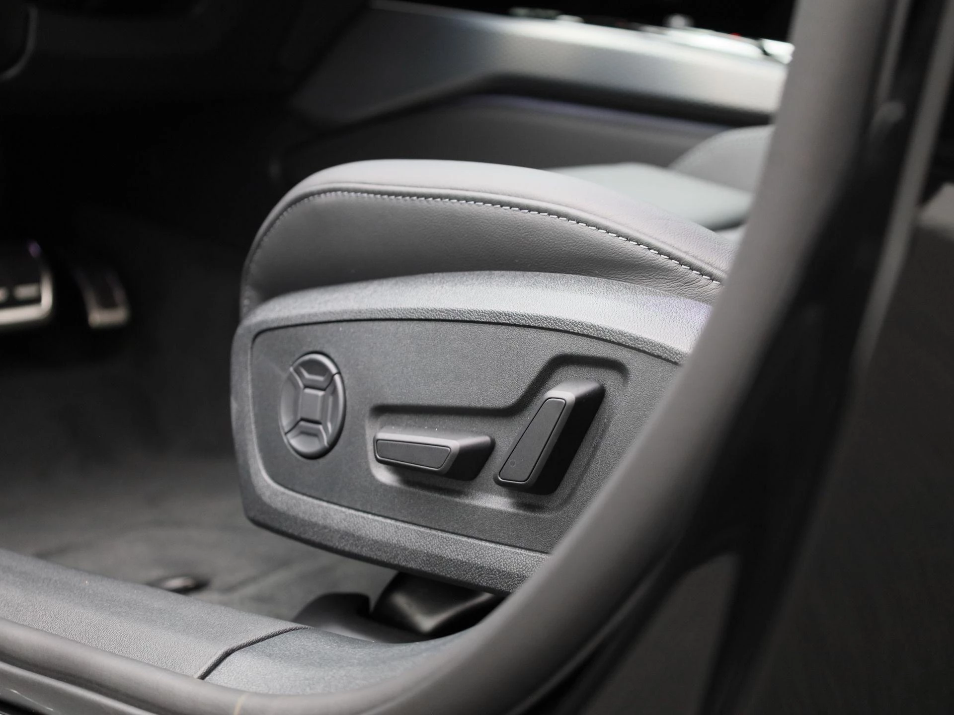 Audi A6 Avant 2.0 e-hybrid quattro S edition 299 PK