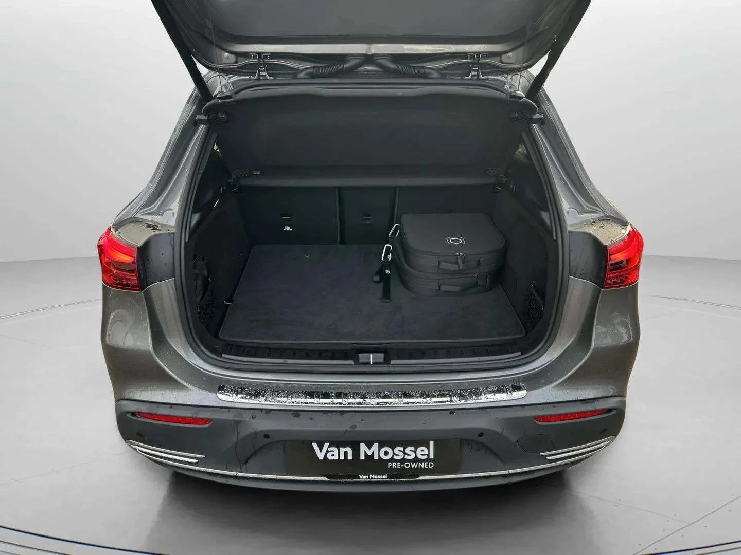 Mercedes-Benz-EQA-image-17