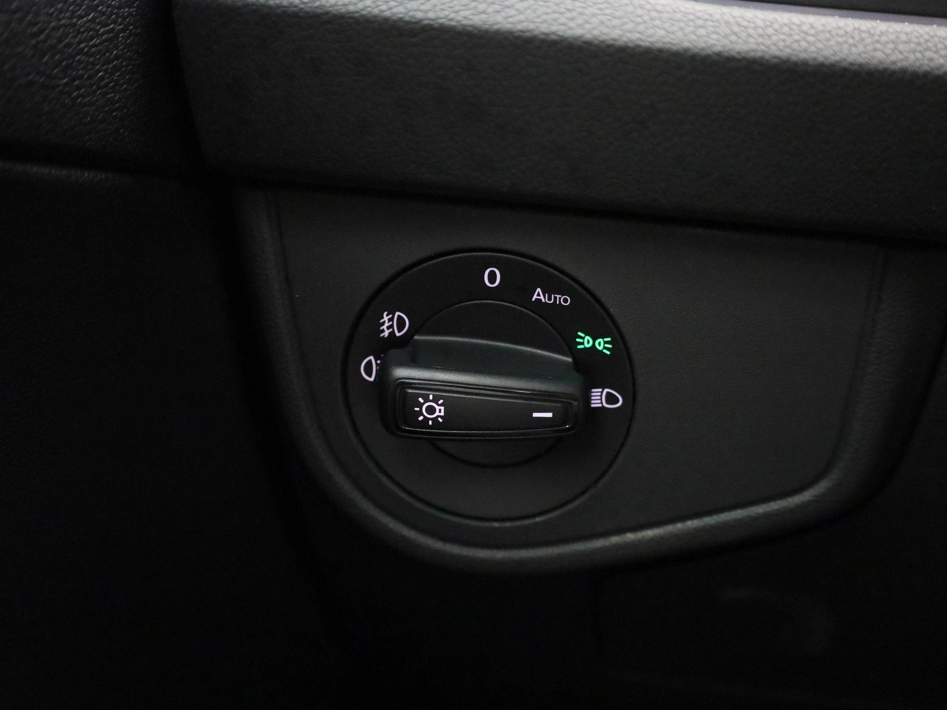Volkswagen-Polo-image-18