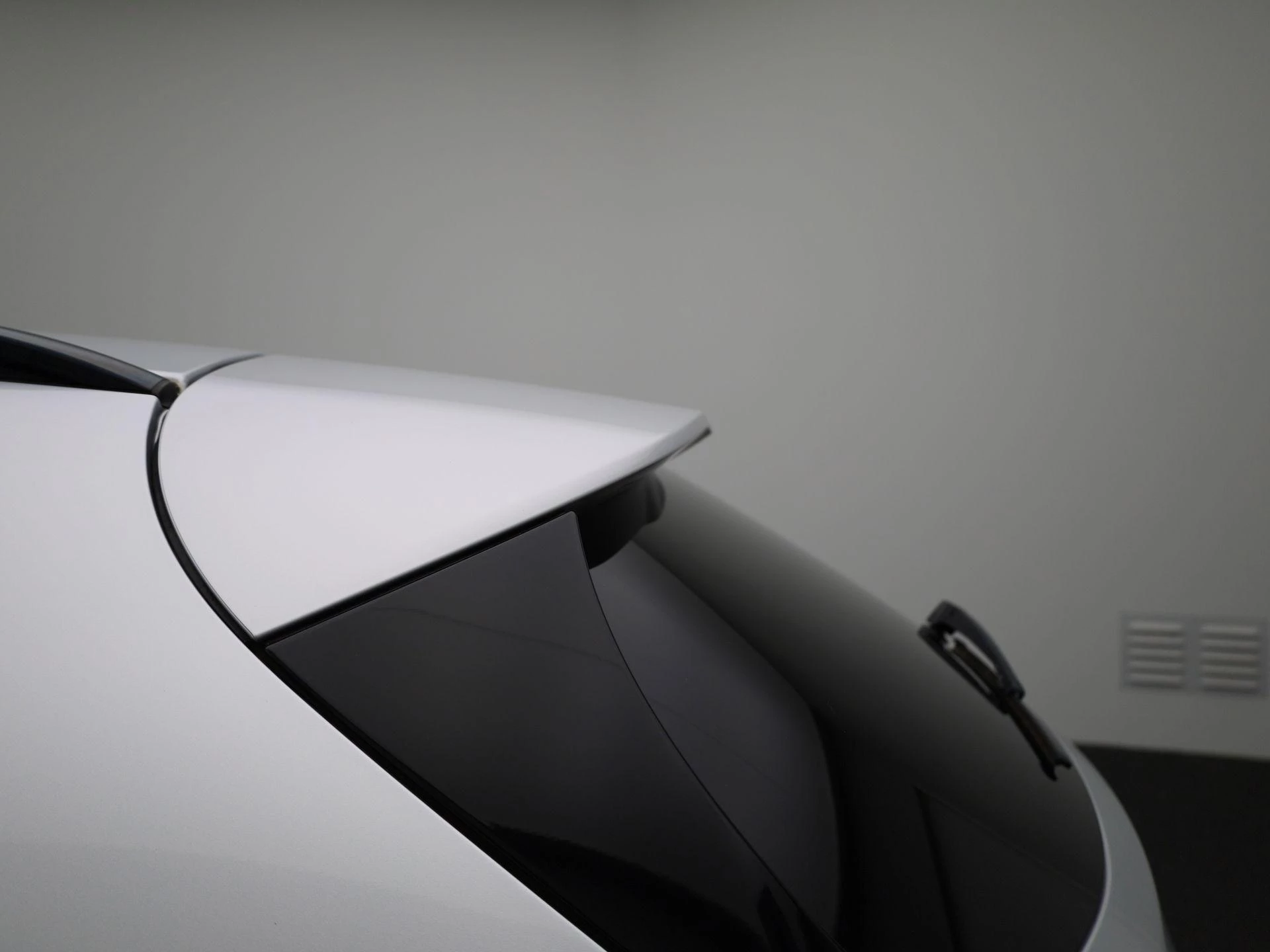Mercedes-Benz-GLA-image-47