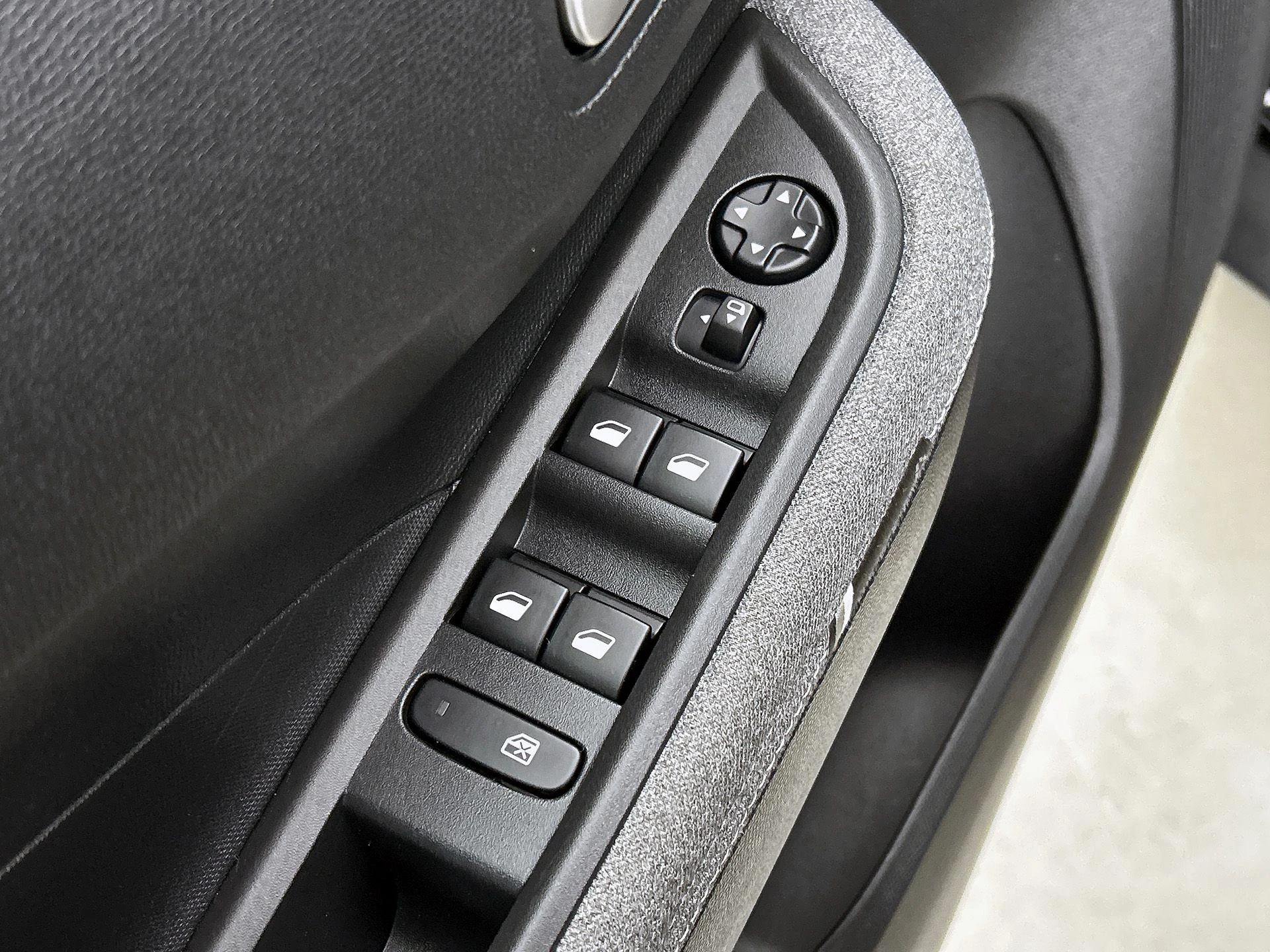 Opel-Frontera-image-22