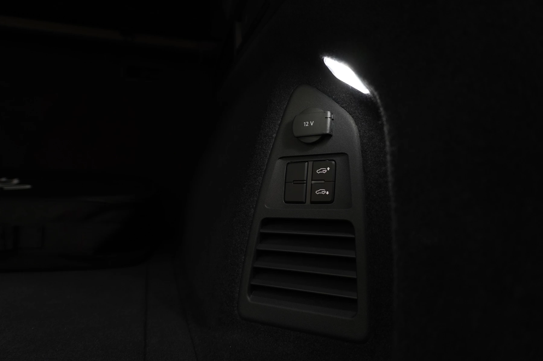 Volkswagen-Touareg-image-14