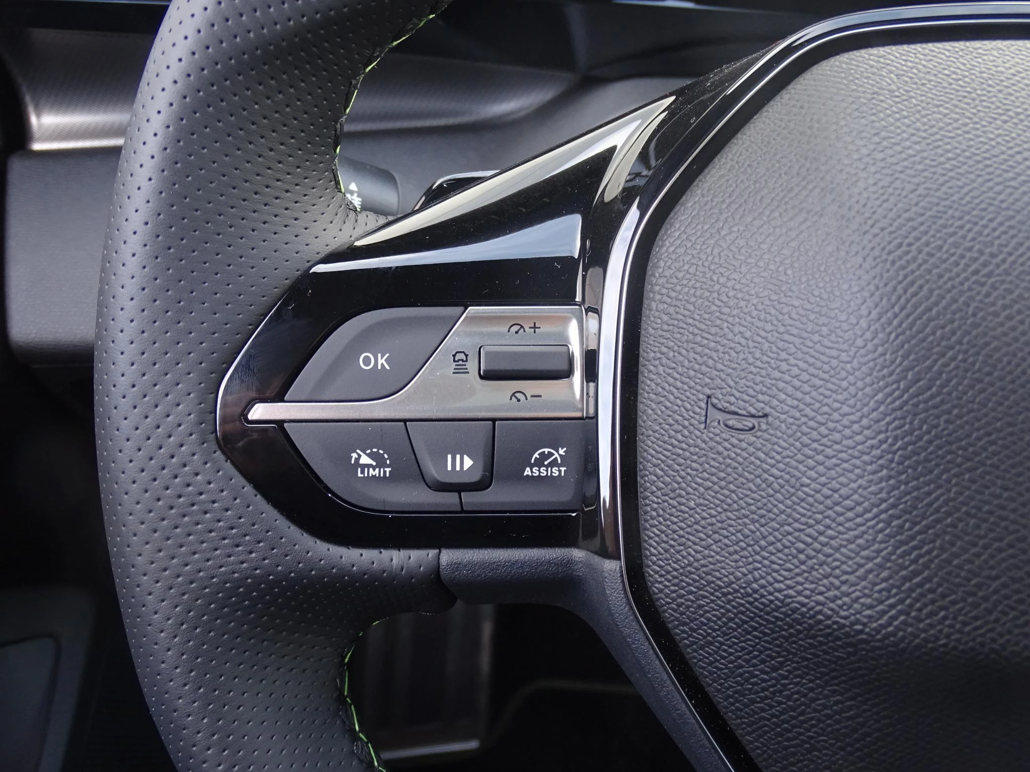 Peugeot-408-image-18