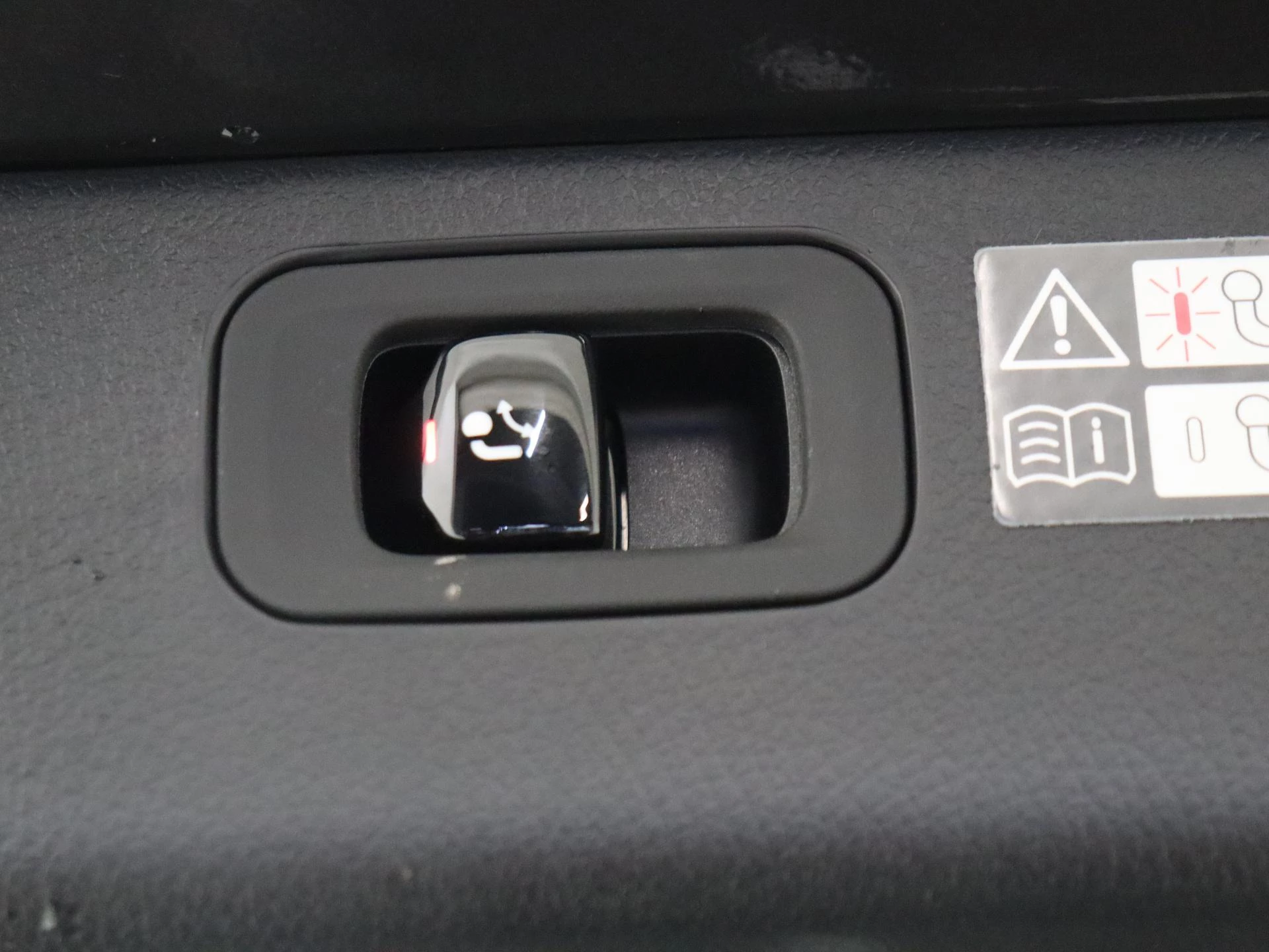 Mercedes-Benz-C-Klasse-image-30