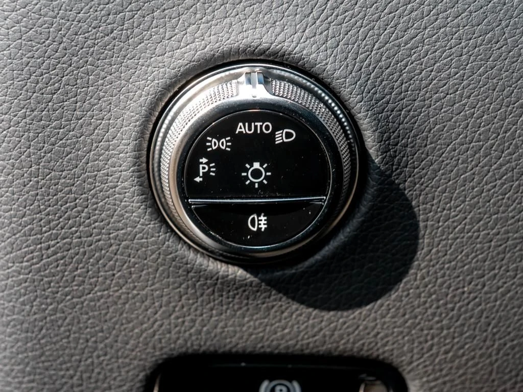 Mercedes-Benz-GLC 300 d-image-14
