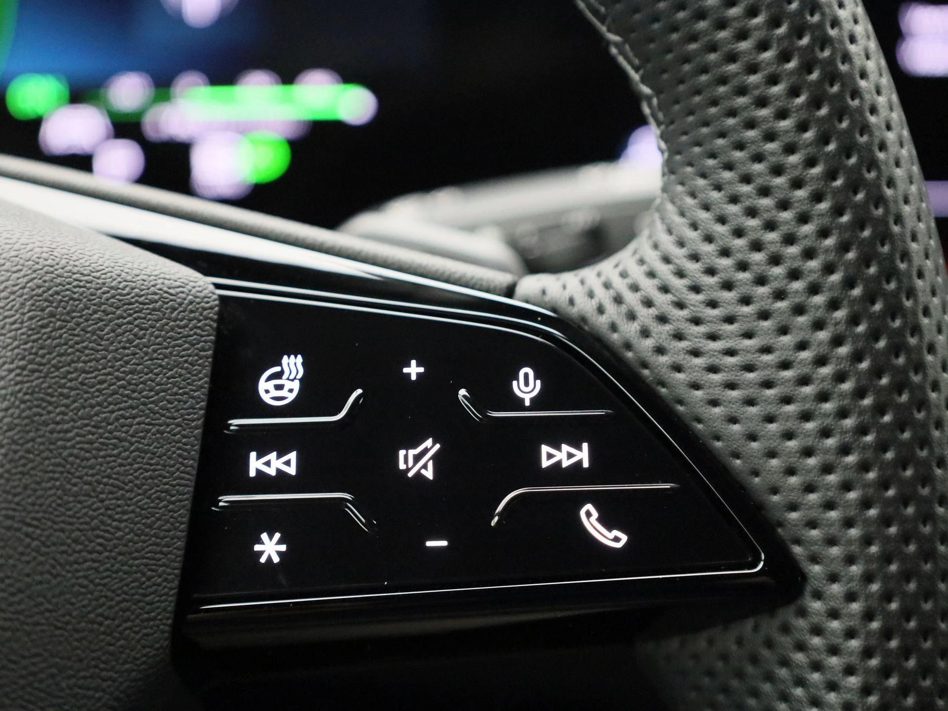 Audi-Q6 e-tron-image-32