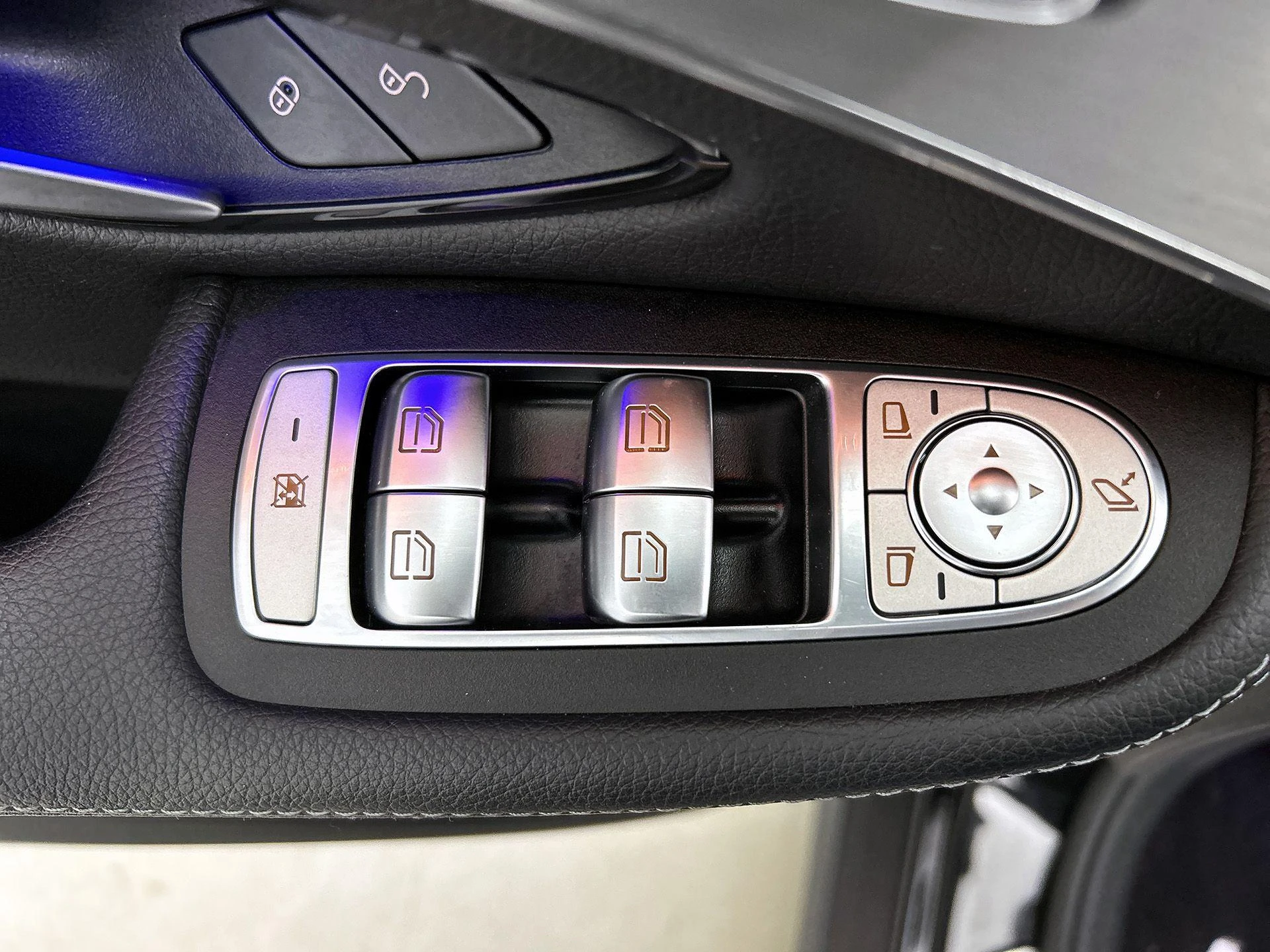 Mercedes-Benz-GLC-image-35
