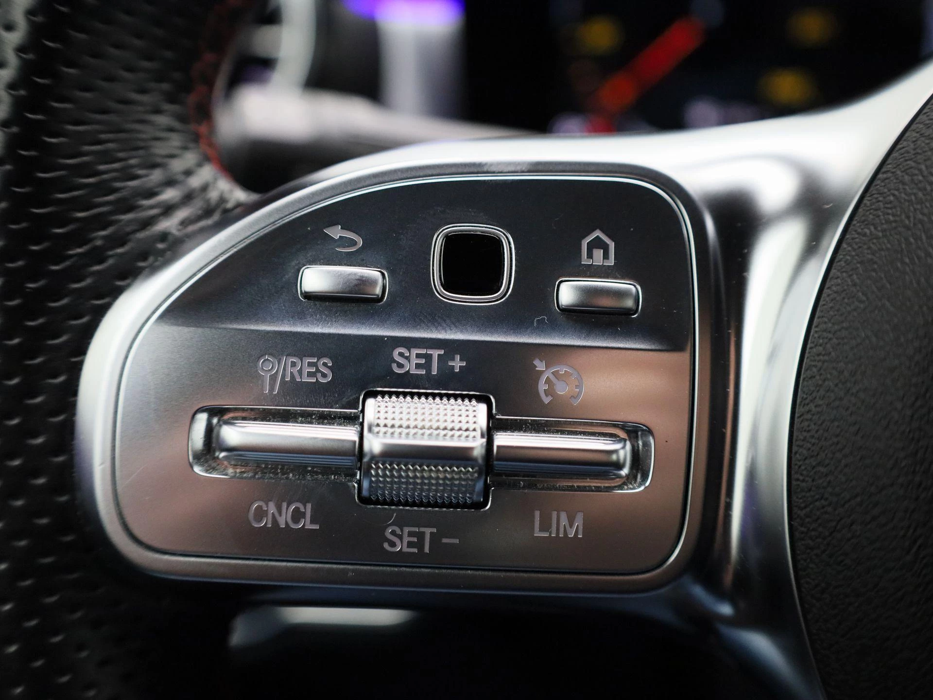 Mercedes-Benz-CLA-image-18