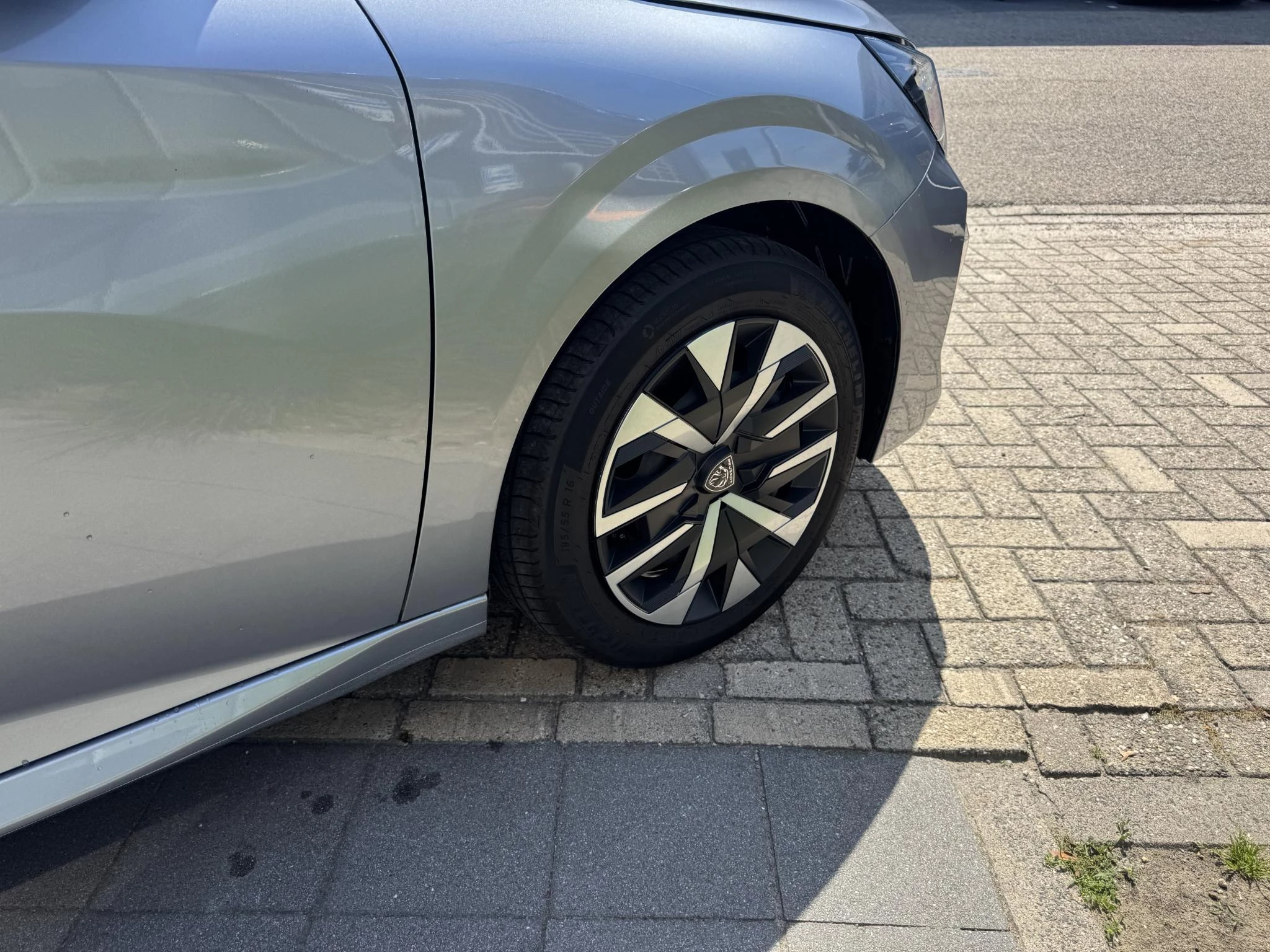 Peugeot-208-image-12