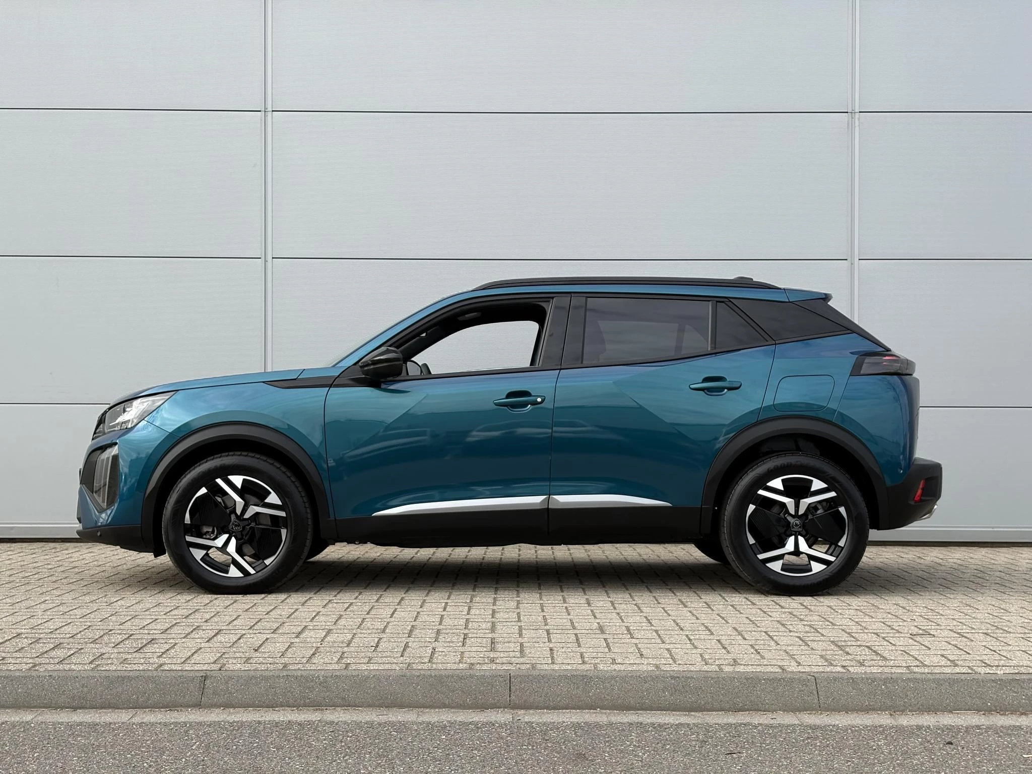 Peugeot-2008-image-2