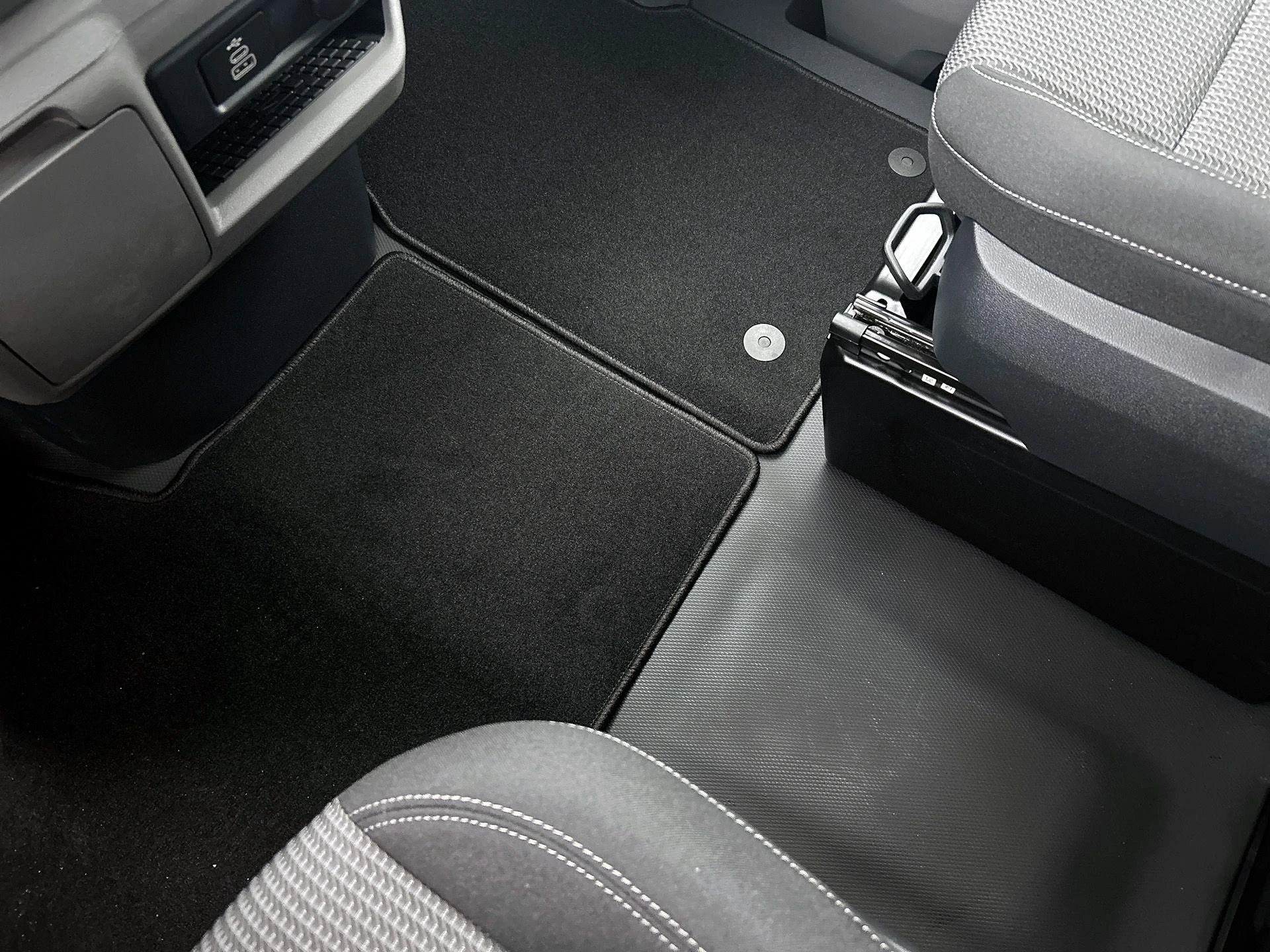 Volkswagen-Transporter-image-29