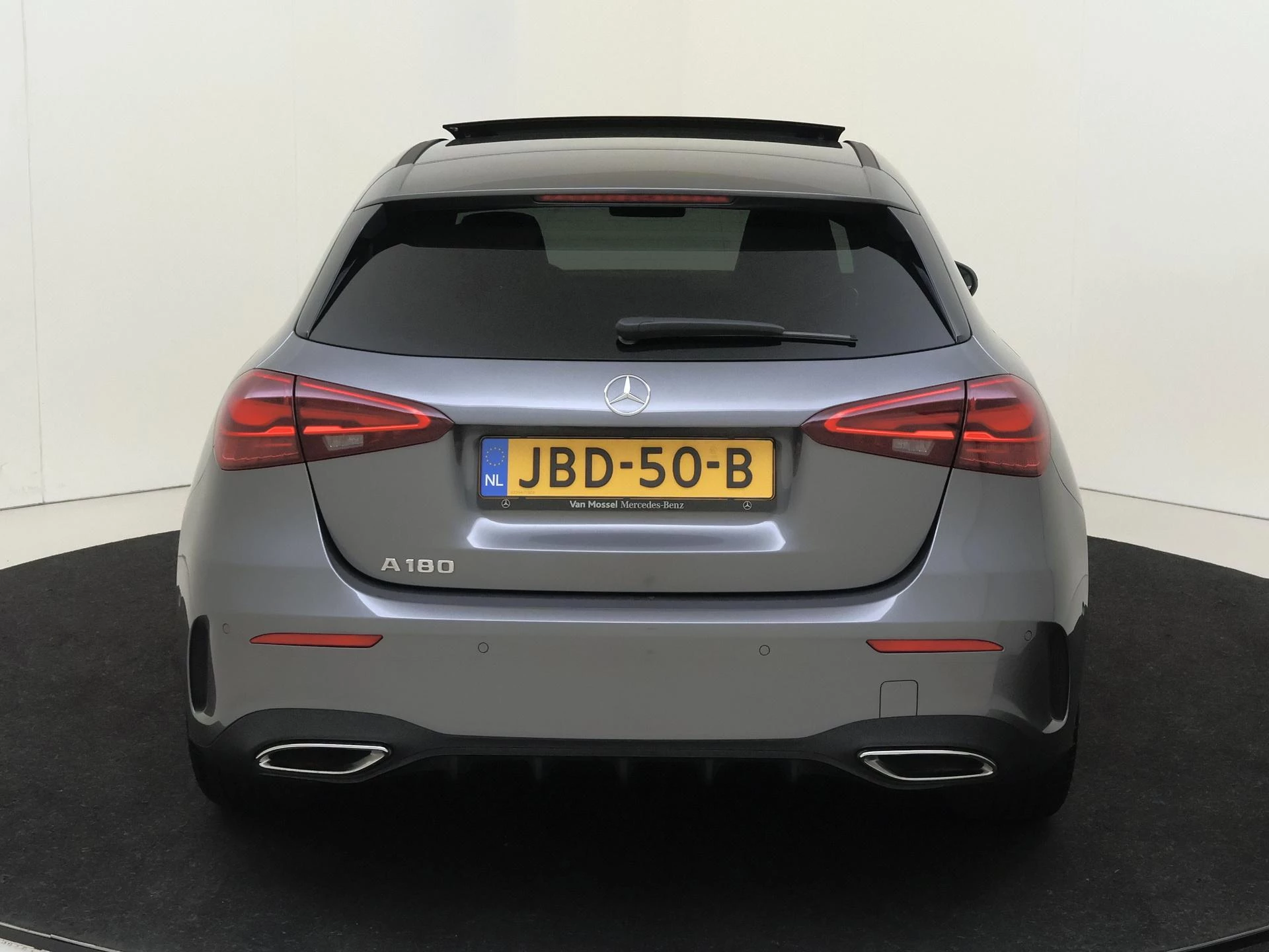 Mercedes-Benz-A-Klasse-image-6