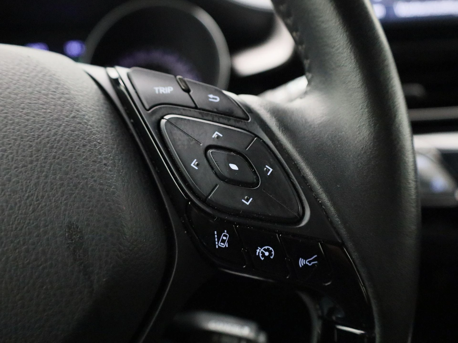 Toyota-C-HR-image-22