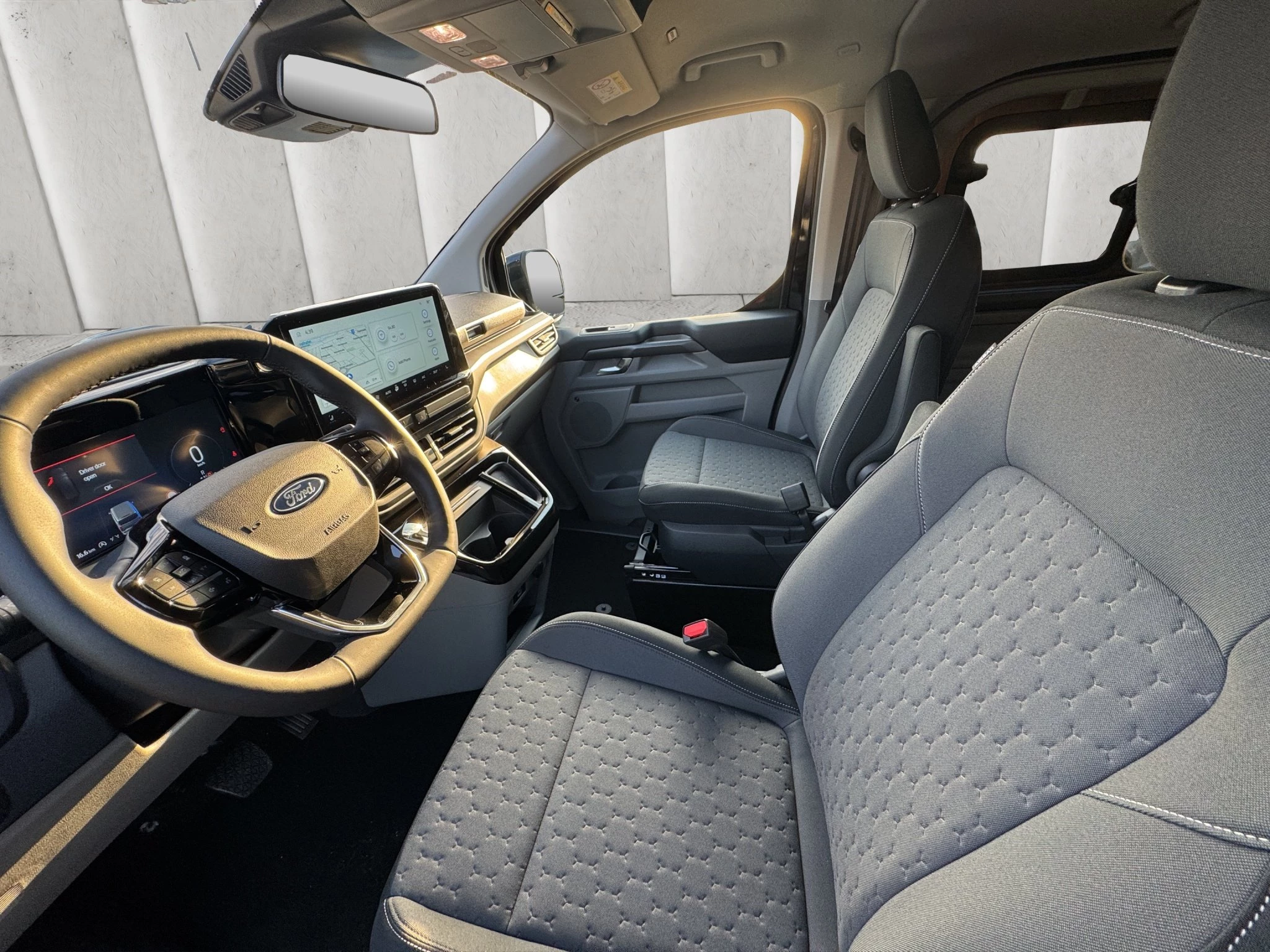 Ford Tourneo Custom Titanium 320 L1 2.0 l EcoBlue. 8-Gang-Automatikgetriebe. Frontantrieb