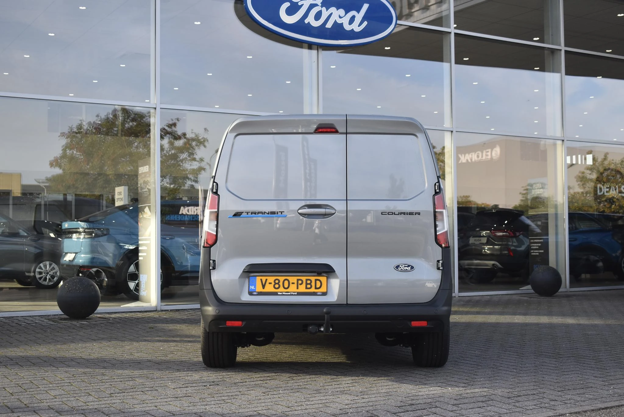 Ford-E-Transit Courier-image-5