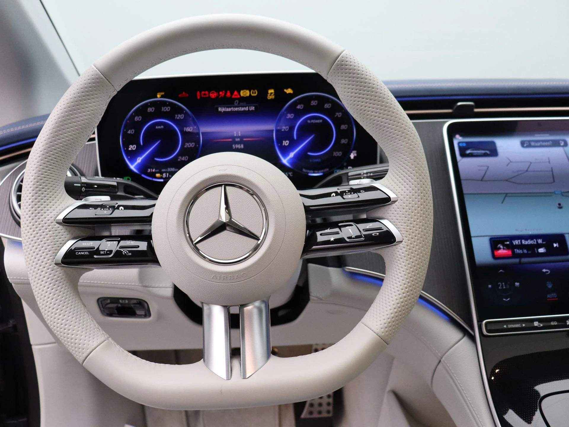 Mercedes-Benz EQE 300 Star Edition + DIGITAL LIGHT + AIRMATIC + PANO DAK + LEDER +