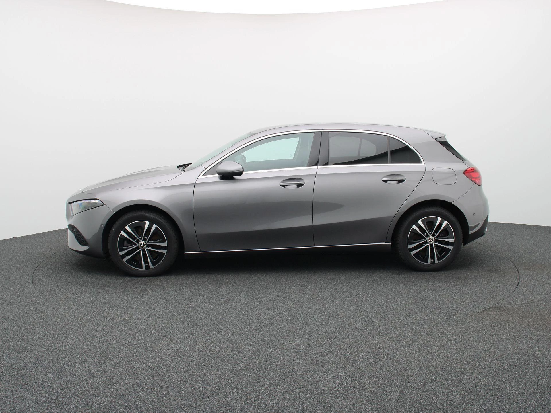 Mercedes-Benz Classe A 250 e Business Line + CARPLAY + LED + CAMERA +