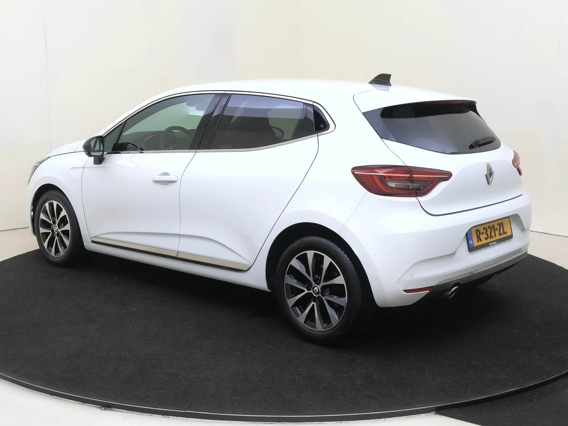 Renault-Clio-image-2