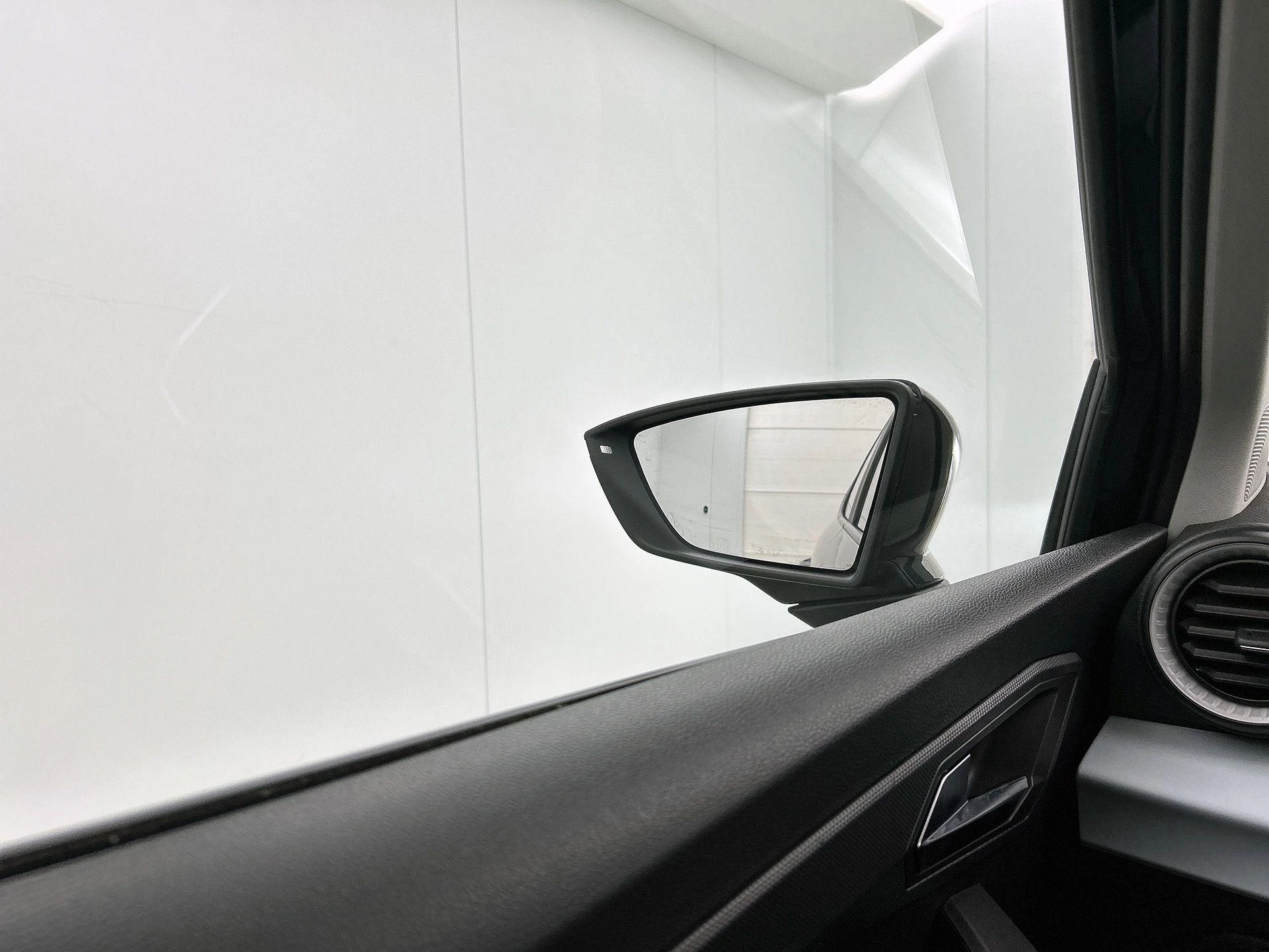 SEAT-Arona-image-19