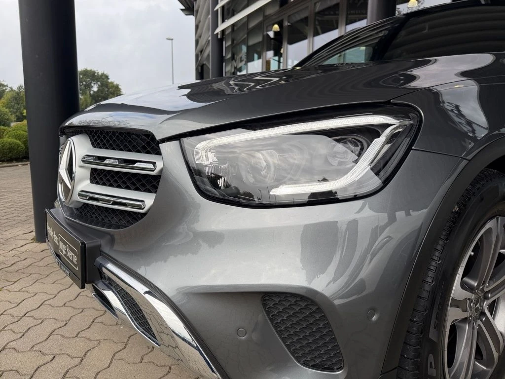 Mercedes-Benz-GLC 220 d-image-3