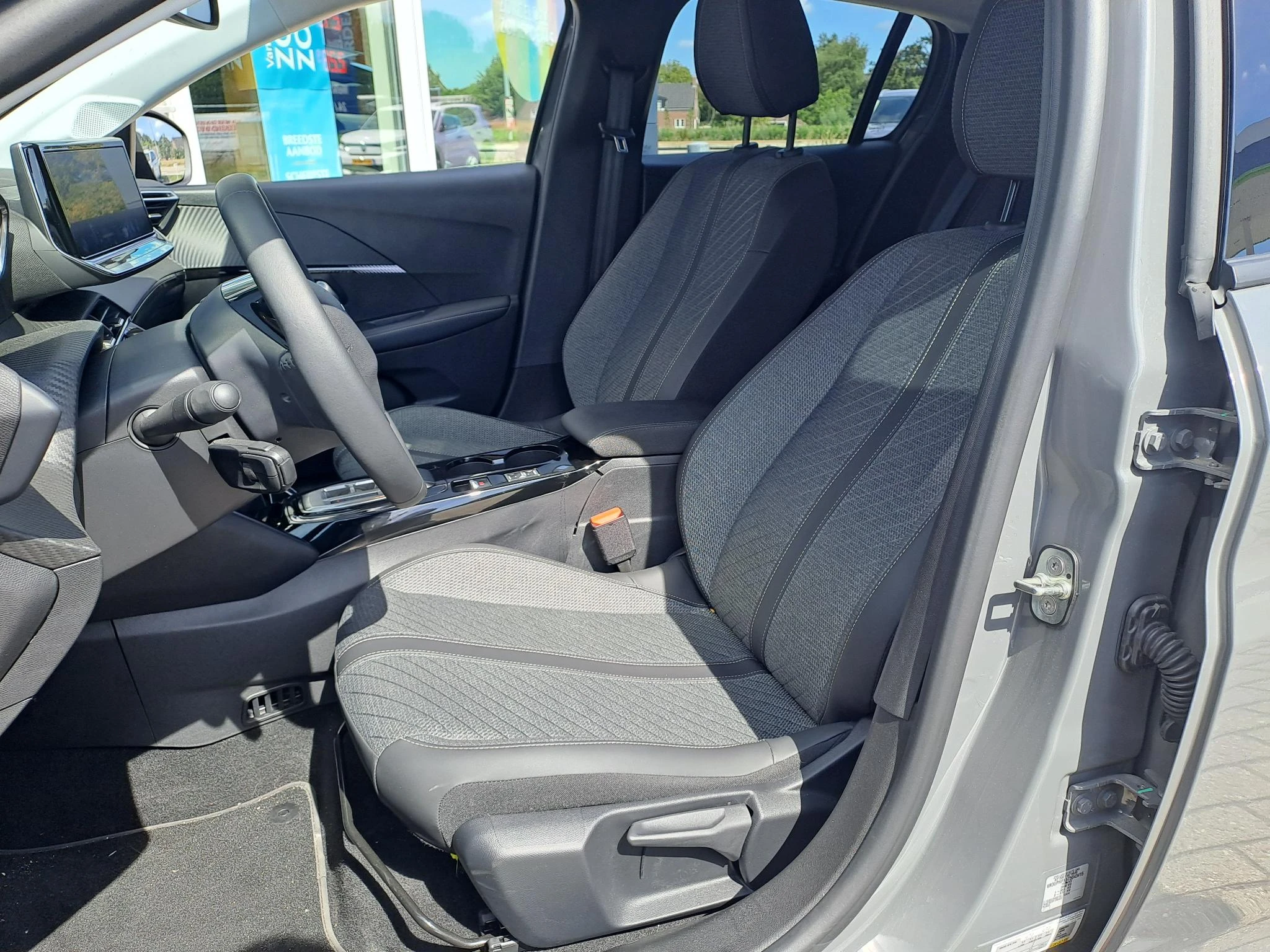 Peugeot-208-image-1