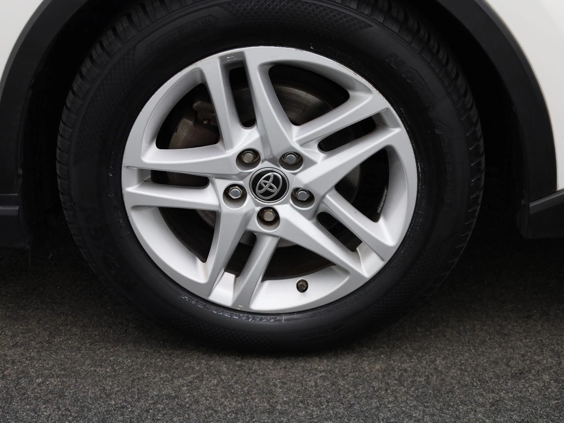 Toyota-C-HR-image-11