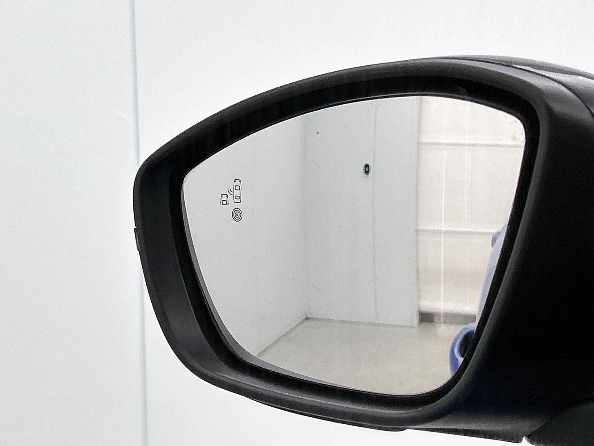 Peugeot-e-2008-image-19