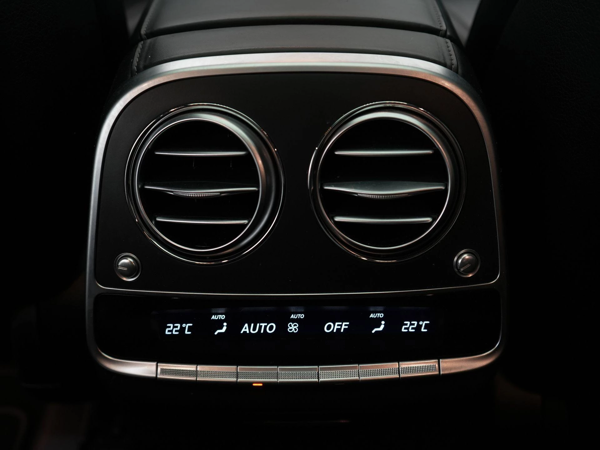 Mercedes-Benz-S-Klasse-image-35