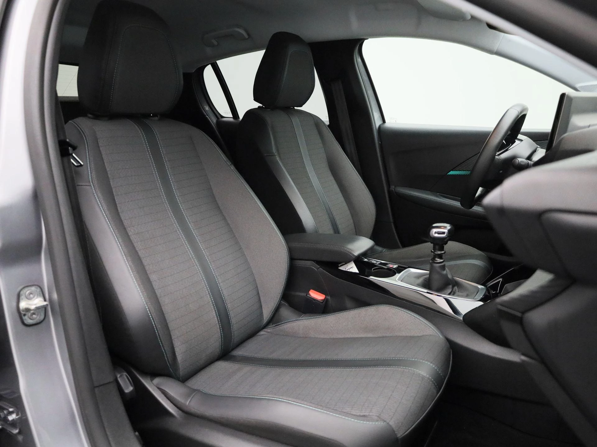 Peugeot-208-image-35