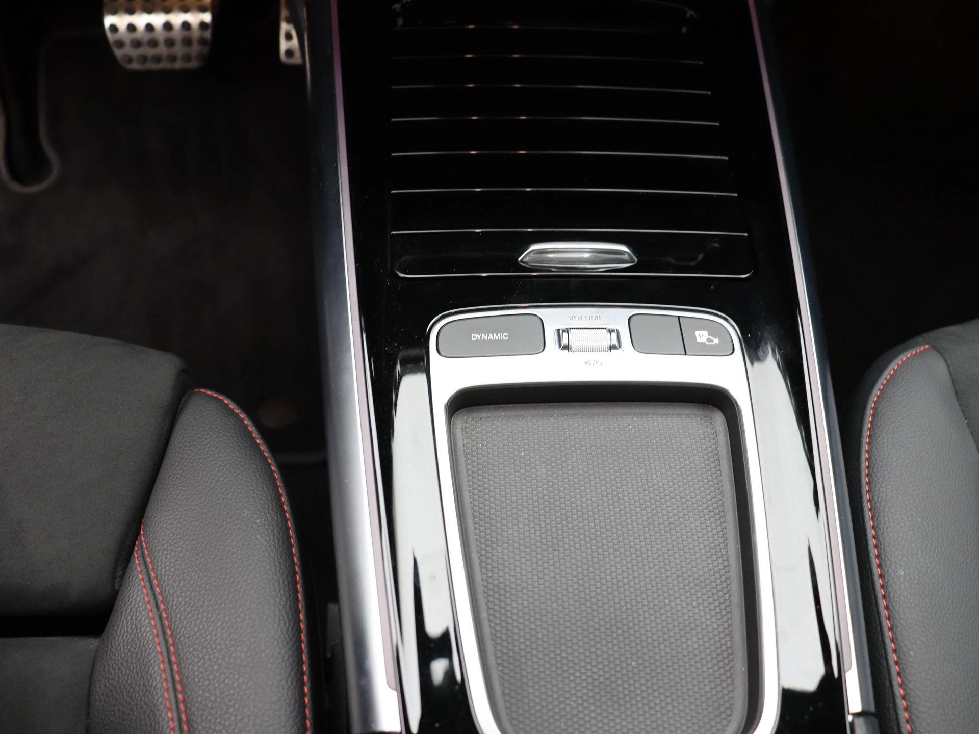 Mercedes-Benz-EQA-image-12
