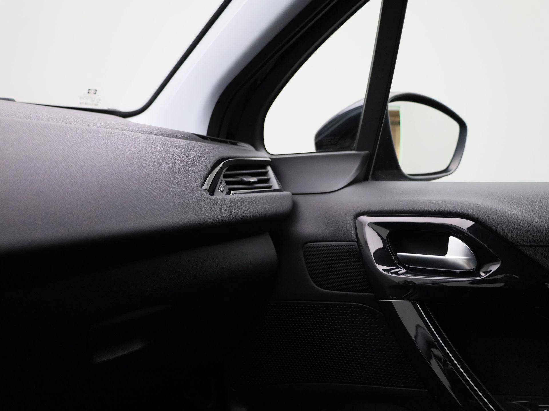 Peugeot-208-image-22