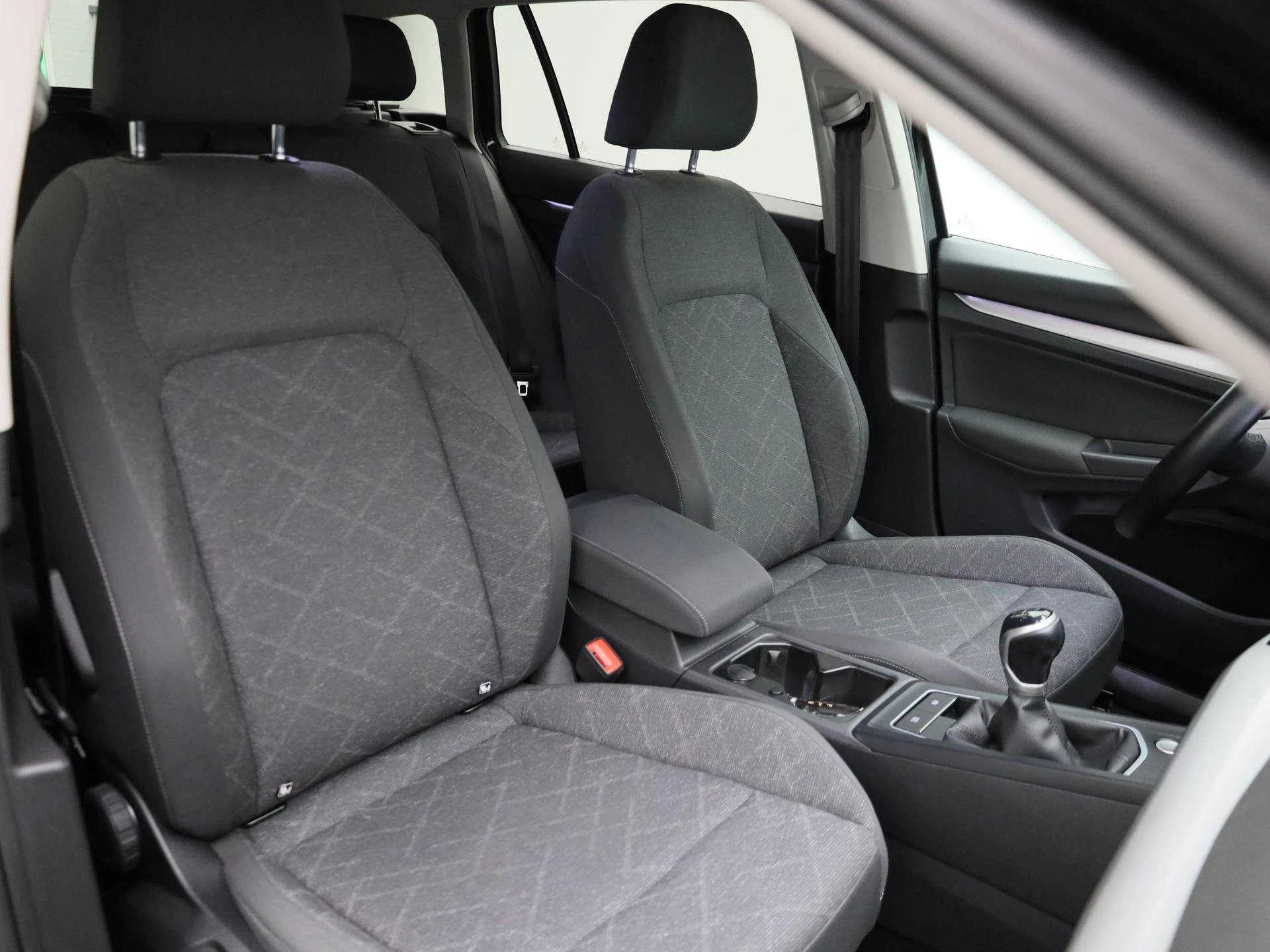 Volkswagen-Golf-image-33