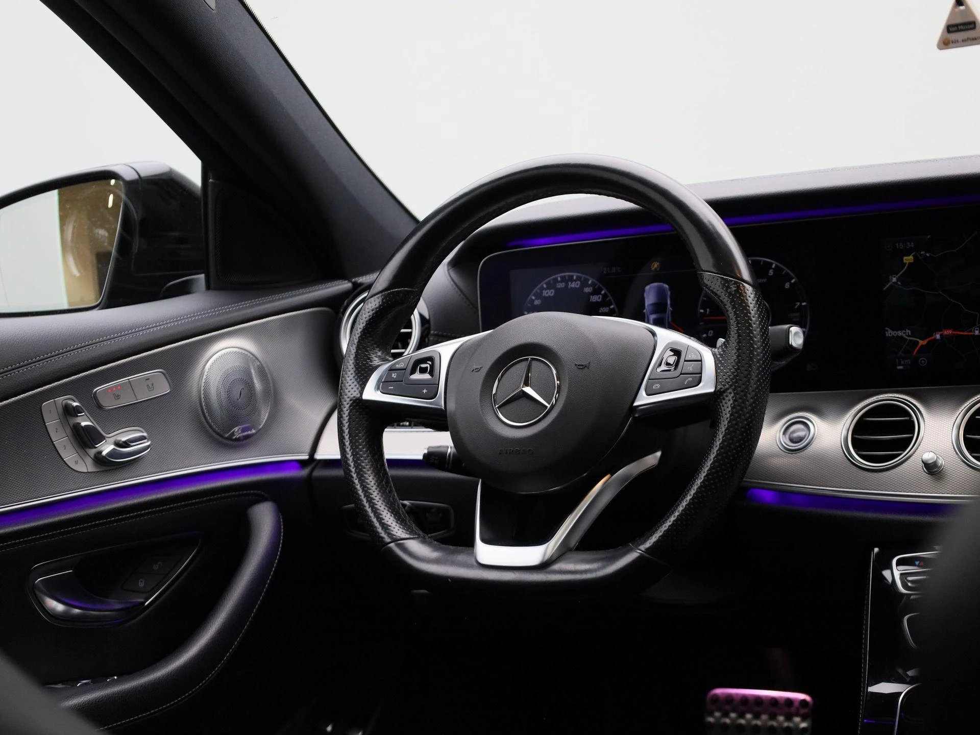 Mercedes-Benz-E-Klasse-image-42